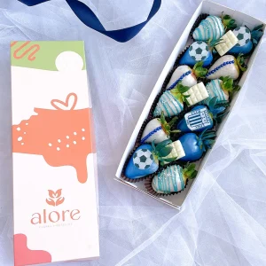 Fresas bañadas en chocolate azul y blanco con pelotas de fútbol