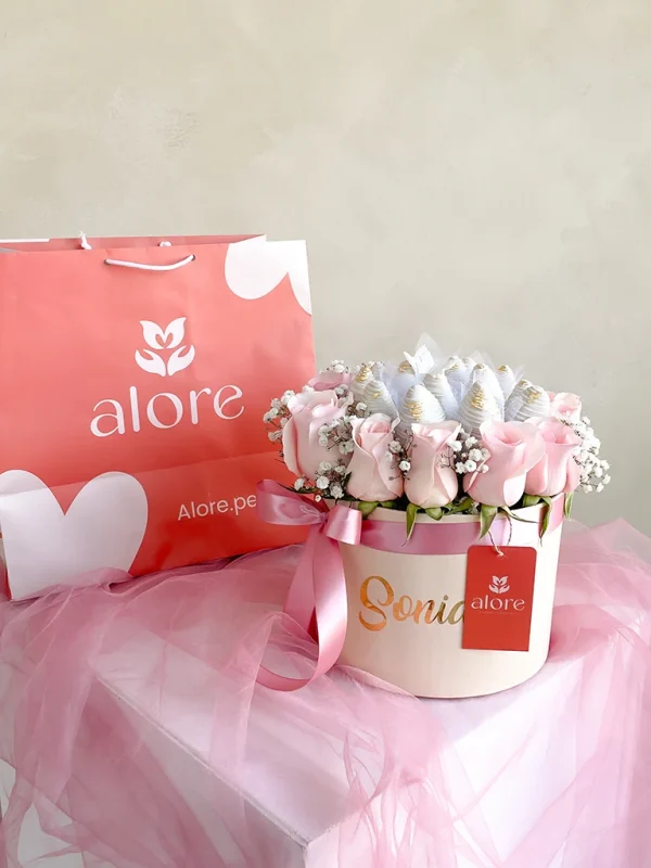 caja de fresas con chocolate blanco y bolsa de regalo caja grande con fresas bañadas en chocolate y rosas, mas bolsa de regalo