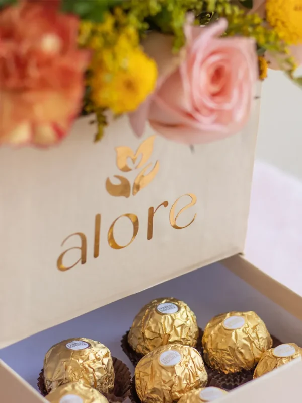 caja_alore_con_chocolates logotipo de alore en una caja con chocolates ferrero rocher