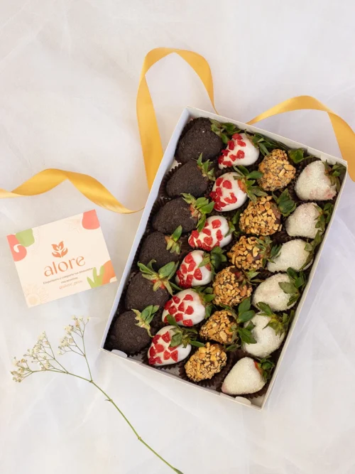 caja_de_24_fresas_de_chocolate caja de 24 fresas con chocolate, con mani, coco, cereza y oreo