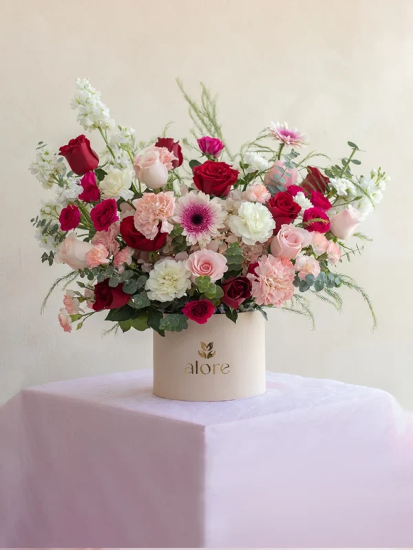 caja_de_flores_rojas_gerberas_y_claveles caja gigante de flores premium, lleva rosas, alelies pefumados, gerberas, claveles, entre otras flores