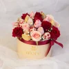 caja grande de 12 rosas rojas y 20 fresas con chocolate blanco y bitter