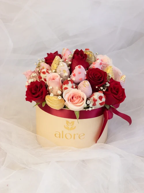 caja grande de 12 rosas rojas y 20 fresas con chocolate blanco y bitter