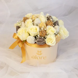 Rosas blancas con fresas bañadas en chocolate en caja Alore