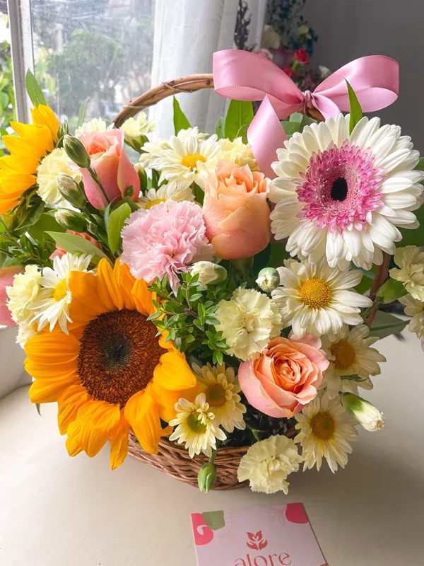 canasta_de_flores_varaidas gerberas con girasoles de vivero en un canasta
