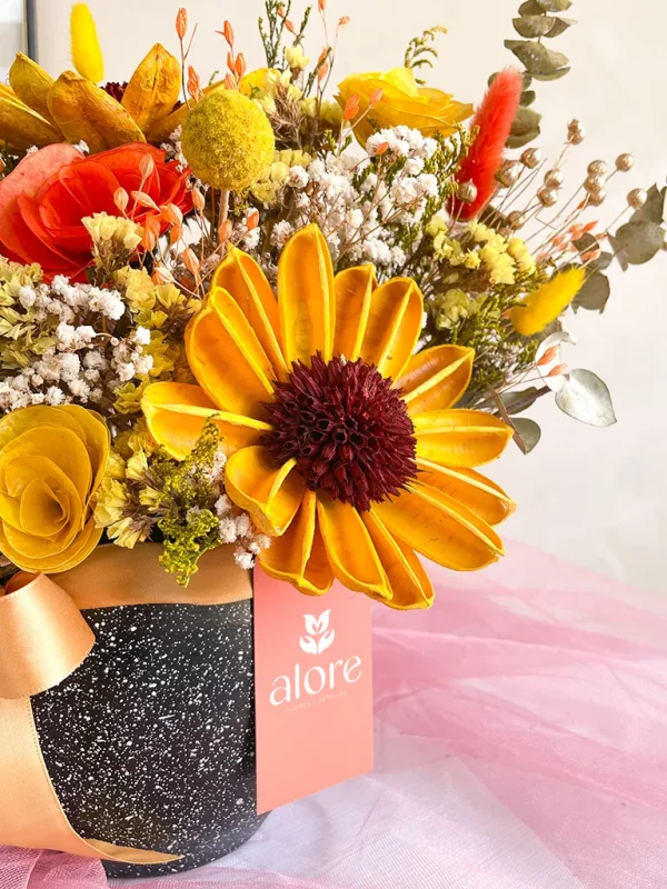 maceta de girasol seco cerca girasol eterno