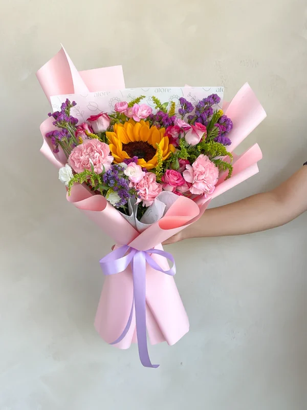 Ramo de flores rosadas , lilas y amarillas
