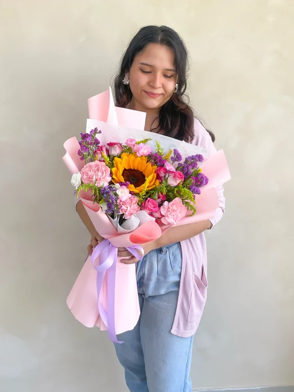 ramo de flores premium con claveles importados y mini rosas