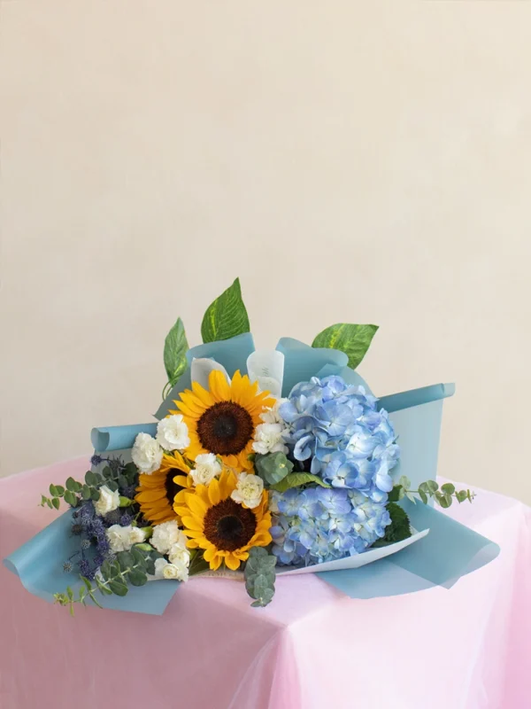 ramo_de_girasoles_con_hortensia ramo de hortensias azules y 3 girasoles de vivero
