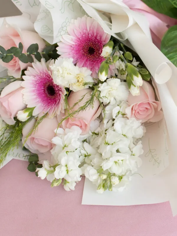 gerberas y rosas palo rosa