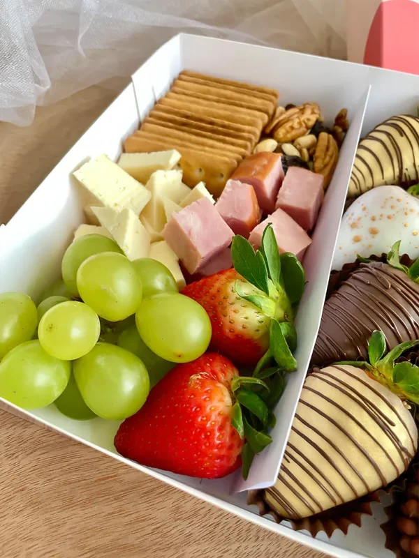 galletas,fresas,uvas y frutos secos