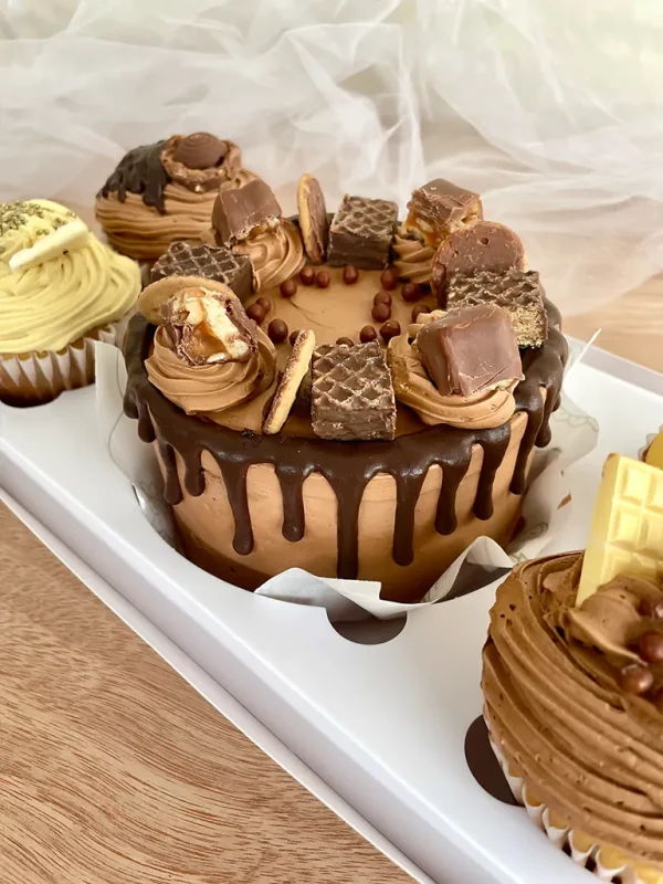 cupcakes con mini torta por el dia del padre