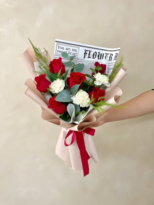 ramo con 6 rosas rojas y 3 claveles importados