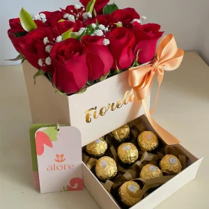 Rosas rojas en caja con chocolates Ferrero Rocher y lazo durazno