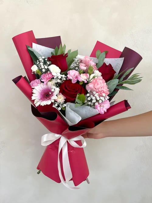 ramo petit rojo ramo pequeño con rosa, gerbera y claveles