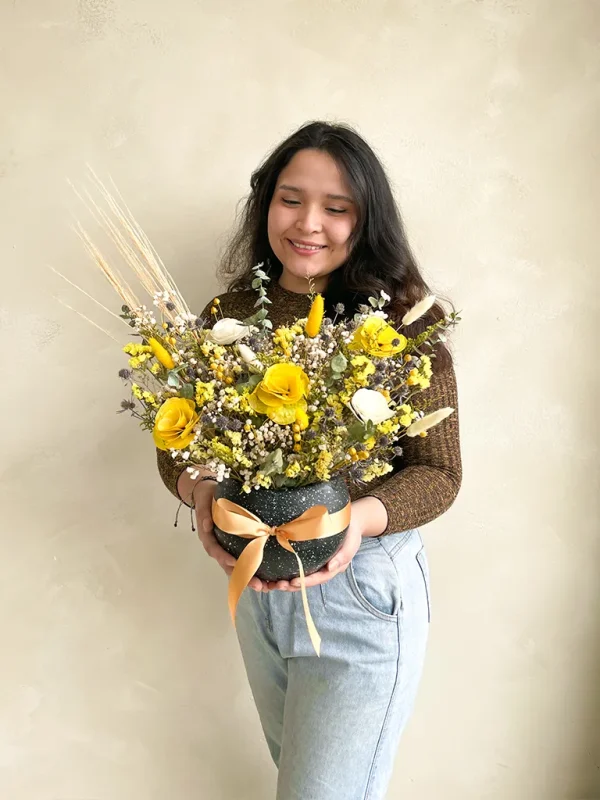 maceta eterna de flores amarillas maceta eterna de flores amarillas