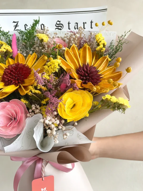 ramo de girasoles eternos con rosas de lunaria