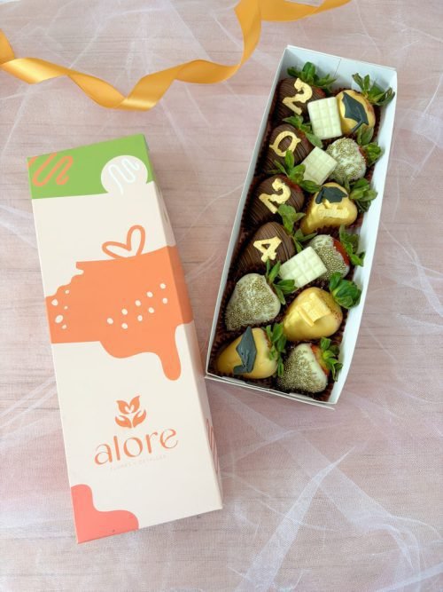 IMG_7797 caja larga de 12 fresas con chocolate por graduación