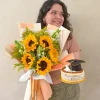 ramo de girasoles con torta de graduacion