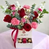 Caja cofre con chocolates ferrero rocher y rosas rojas