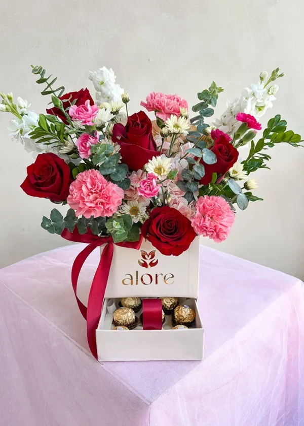 Caja cofre con chocolates ferrero rocher y rosas rojas