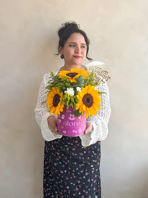 Box de girasoles para 14 de febrero Modelo con un caja de girasoles para 14 de febrero