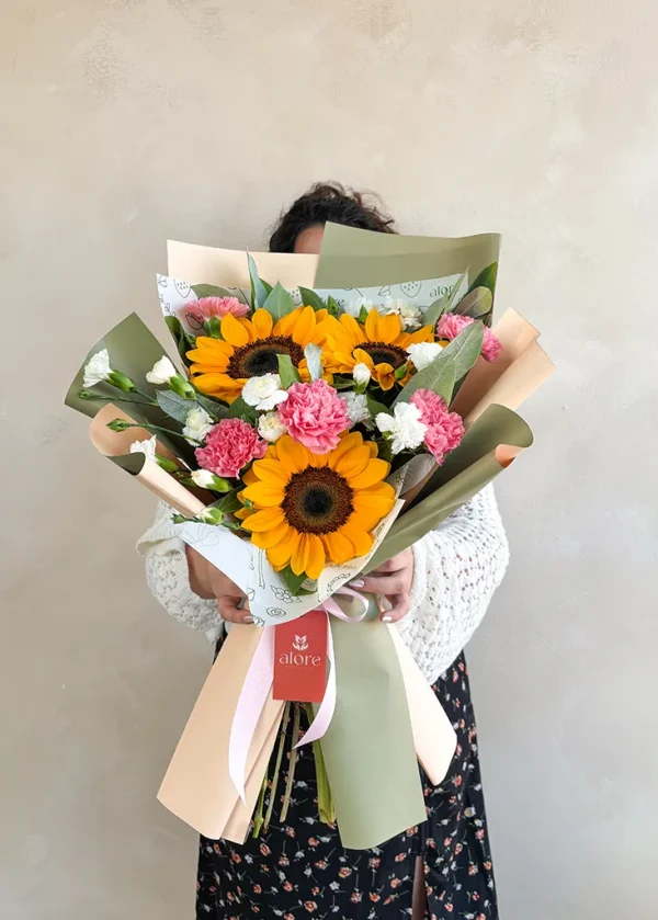 ramo coreano de girasoles ramo estilo coreano con 3 girasoles y claveles importados