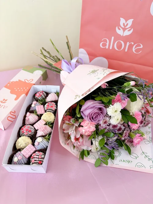 Ramo de flores con trufas para mama Ramo de flores y cajade fresas con trufas para mamá