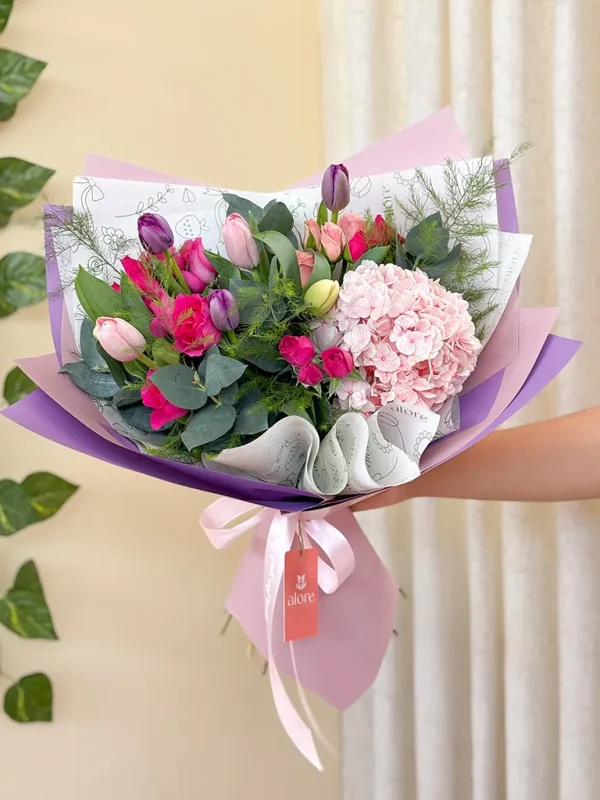 ramo de tulipanes de hortensia de vivero