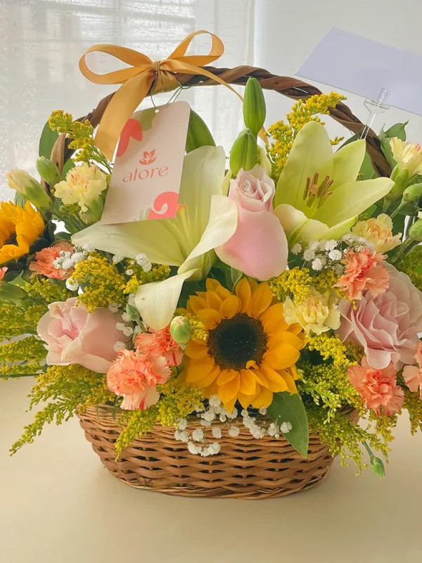 canasta de flores amarillas con lirios canasta de flores amarillas con lirios