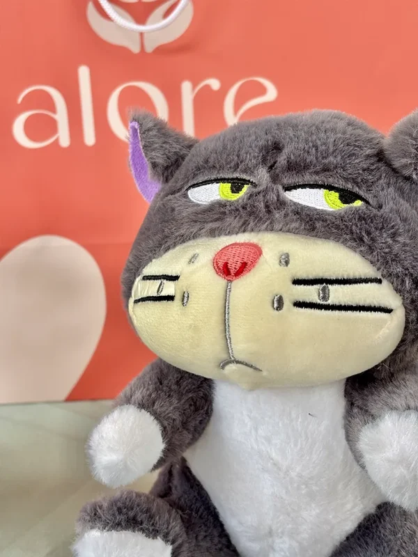 gatito enojon peluche