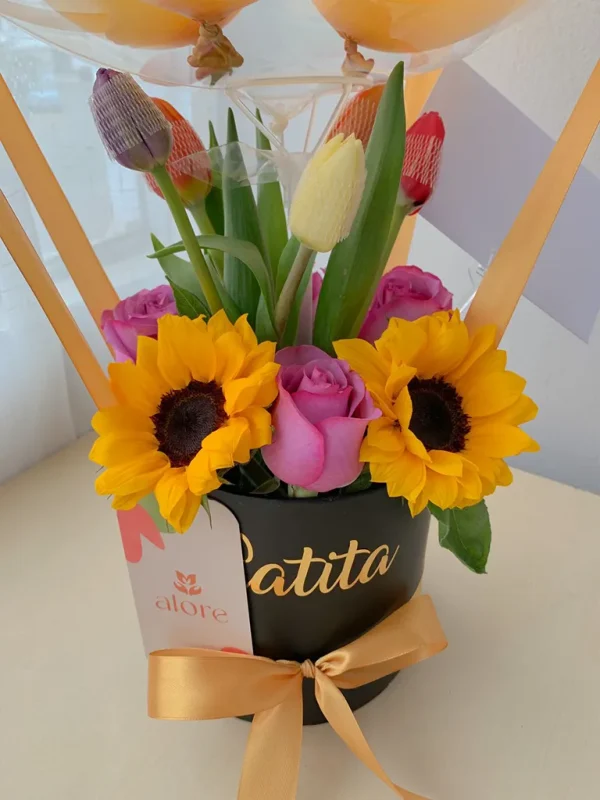 girasoles y rosas lilas