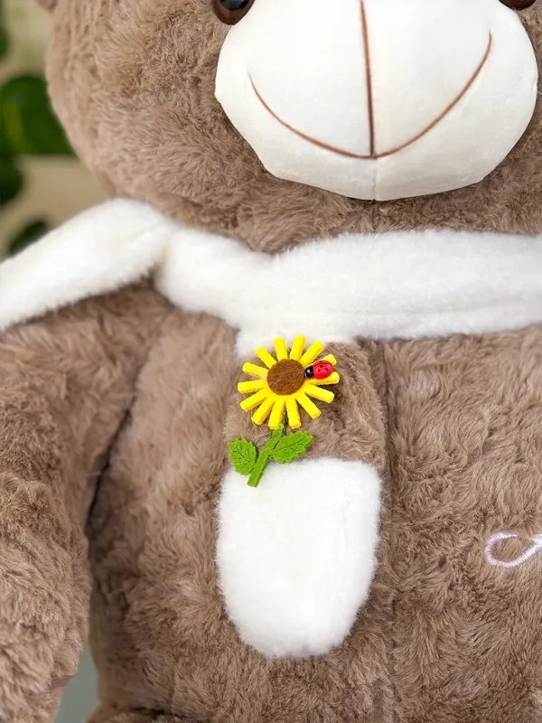 lazo blanco en oso de peluche