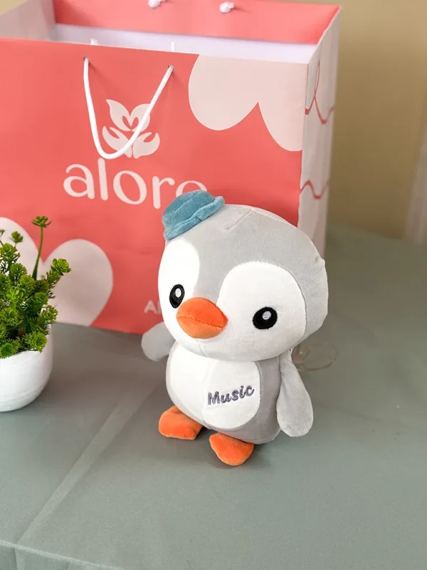 peluche de pinguino con bolsa