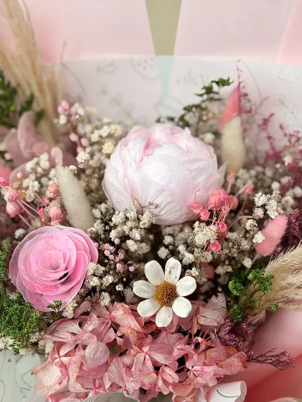 peonia rosada en ramo