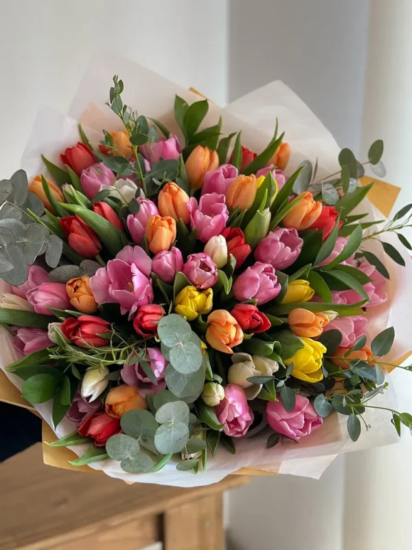 ramo buchon de tulipanes