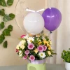 caja con flores variadas y globo caja con flores variadas y globo