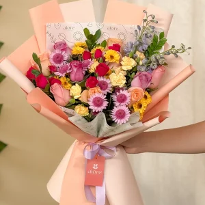 Ramo coreano de rosas, gerberas y flores de colores en papel durazno