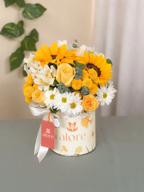 caja con flores amarillas caja con flores amarillas