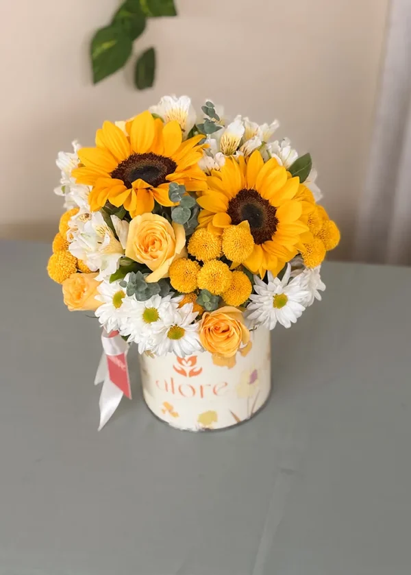 caja de flores aamrillas con girasoles