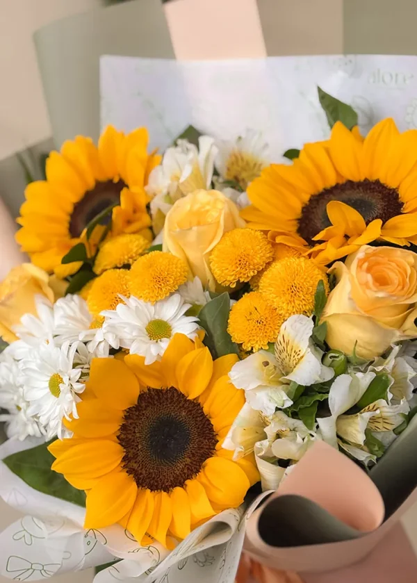 girasoles y boton de oro