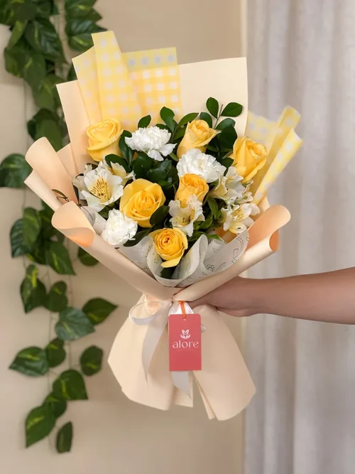 ramo con 6 rosas amarillas ramo con 6 rosas amarillas