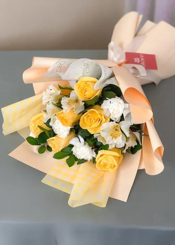 rosas amarillas con blancas