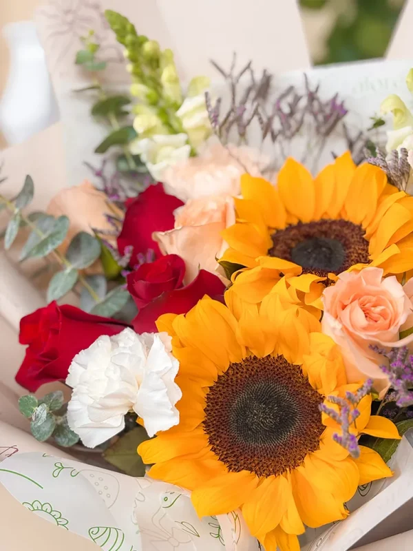 2 girasoles y rosas rojas 2 girasoles y rosas rojas