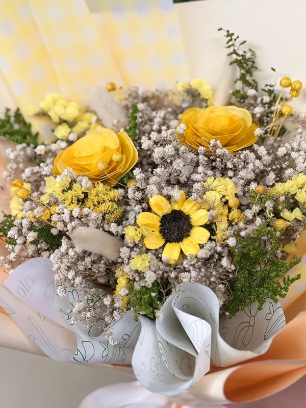 2 rosas amarillas de lunaria