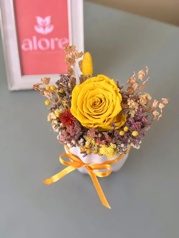 rosa preservada amarilla