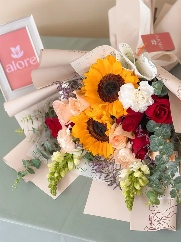 rosas melon y rojas con girasoles rosas melon y rojas con girasoles