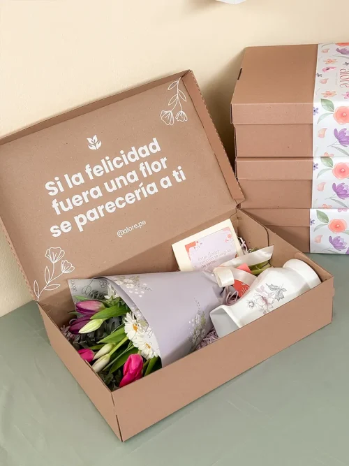 caja de envio con ramo de tulipanes dentro caja de envio con ramo de tulipanes dentro