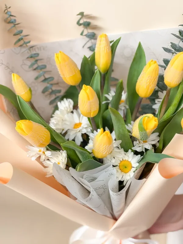 ramo de 10 tulipanes amarillos