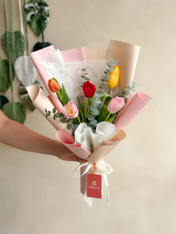 ramo con 5 tulipanes variados